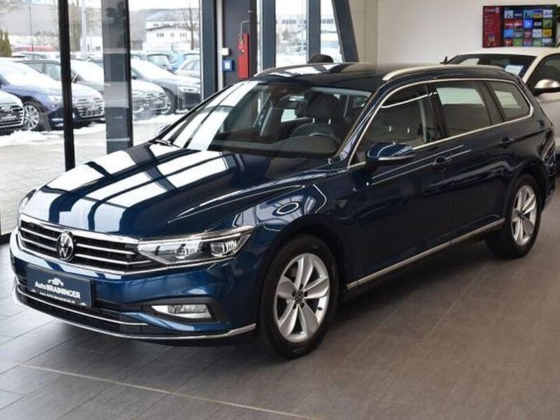 Gebraucht VW Passat Elegance 150 PS (110 kW) 2022 Aquamarinblau Kombi