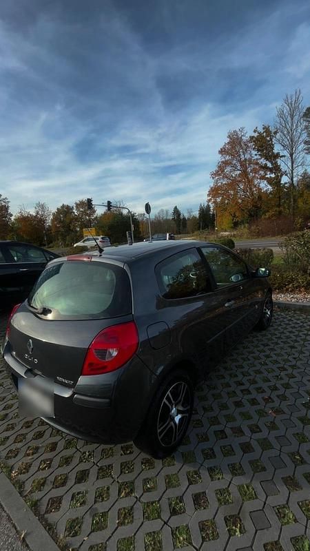 Gebraucht Renault Clio II 105 PS (77 kW) 2006 Grau Kleinwagen