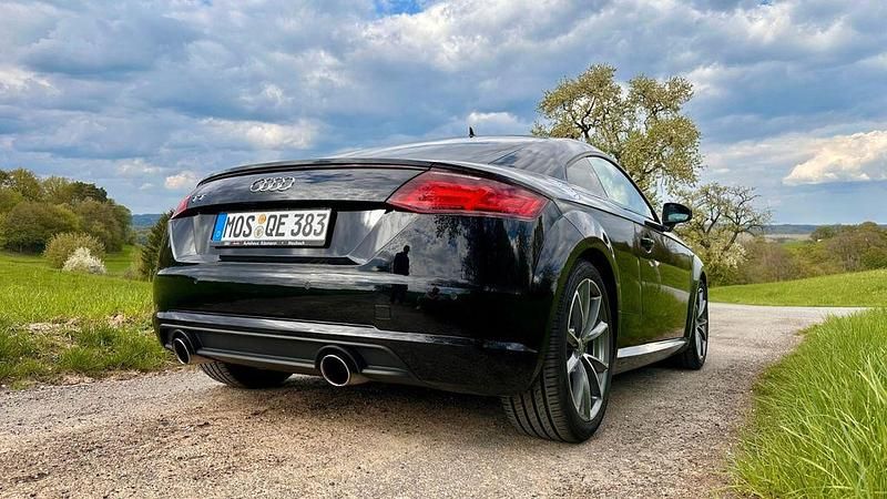 Używany Audi TT Ambiente 179 KM (131 kW) 2016 Czarny Coupe