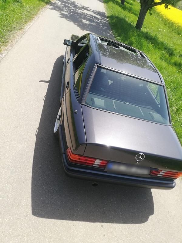 Gebraucht Mercedes 190 108 PS (79 kW) 1992 Schwarz Limousine