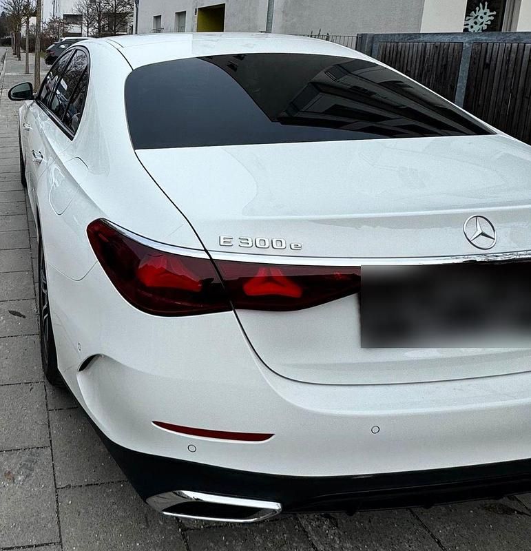 Gebraucht Mercedes E300 313 PS (230 kW) 2024 Weiß Limousine