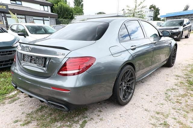 Selenitgrau metallic selenitgrau metallic selenitgrau metallic Gebraucht 2018 Mercedes E63 AMG AMG Limousine | 64.071 € (Fairer Preis) - Bild 1/4