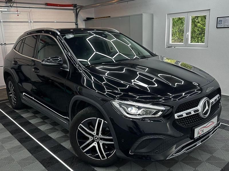 Schwarz Gebraucht 2020 Mercedes GLA200 Progressive SUV | 26.750 € (Fairer Preis) - Bild 1/4