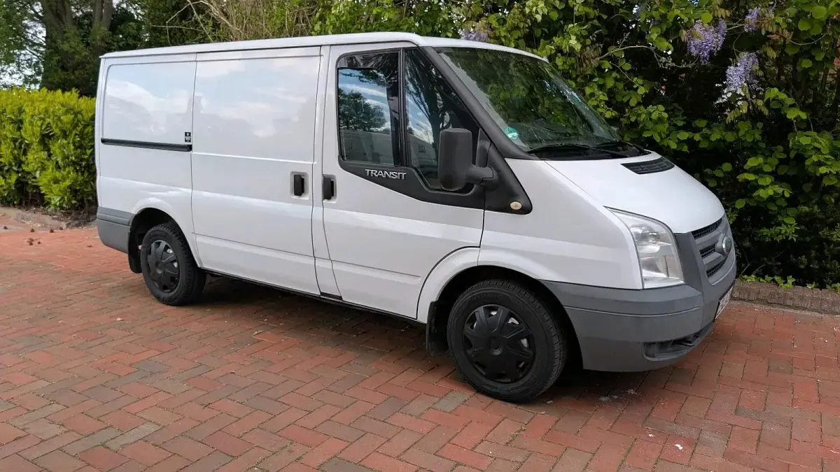 Gebraucht Ford Transit 85 PS (62 kW) 2009 Weiß Van / Kleinbus