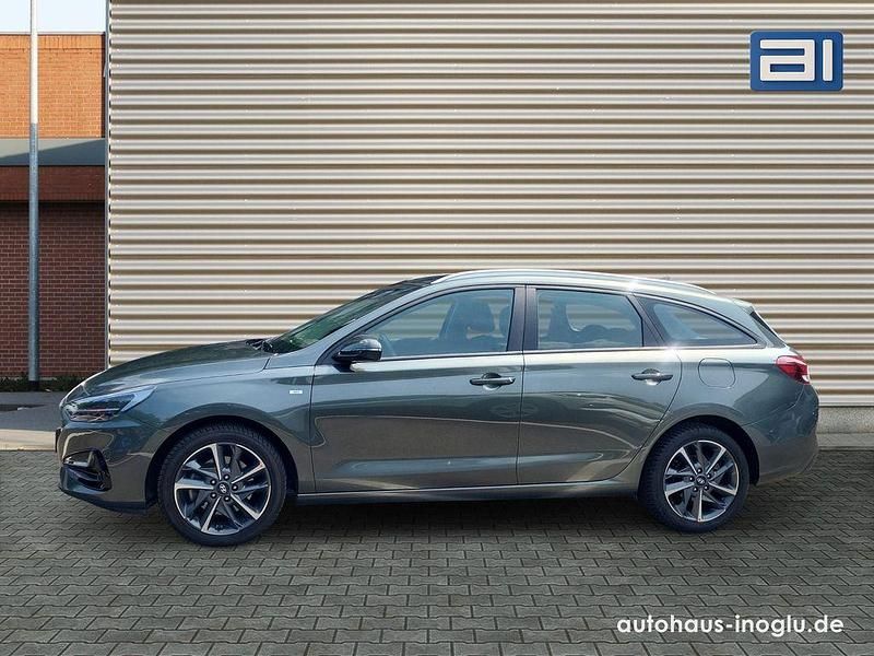 Gebraucht Hyundai i30 120 PS (88 kW) 2023 Grau Kombi