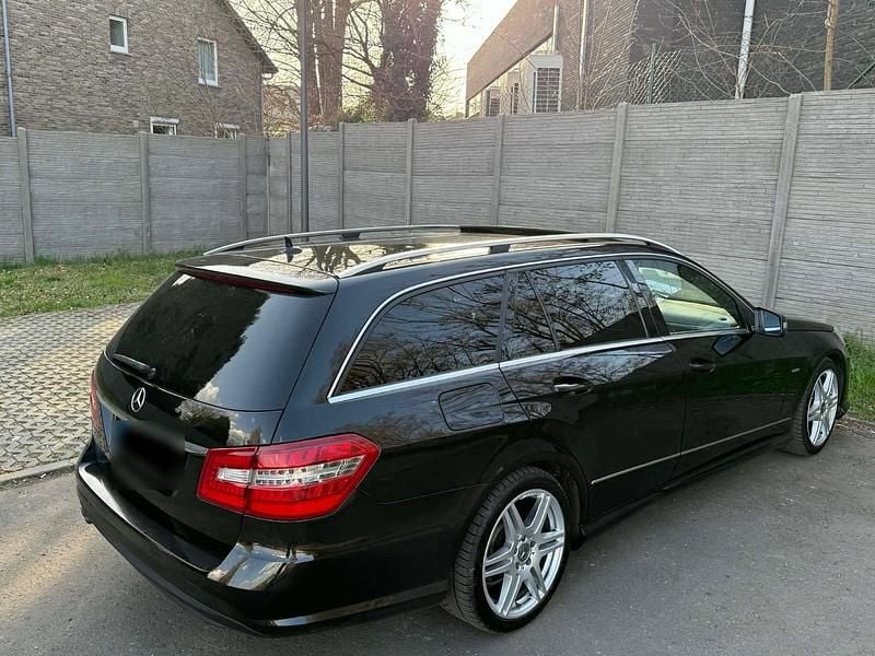 Gebraucht Mercedes E220 Avantgarde 170 PS (125 kW) 2011 Schwarz Kombi