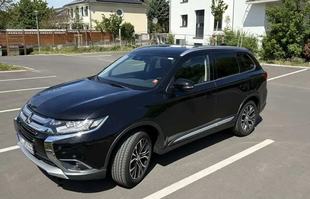 Używany Mitsubishi Outlander Top 150 KM (110 kW) 2018 Czarny SUV