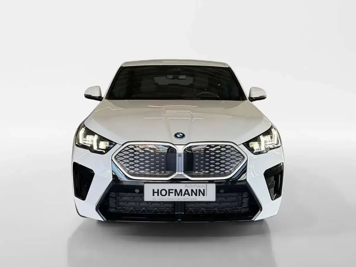 Gebraucht BMW iX2 M Sport 225 kW (306 PS) 2025 Alpinweiß uni SUV