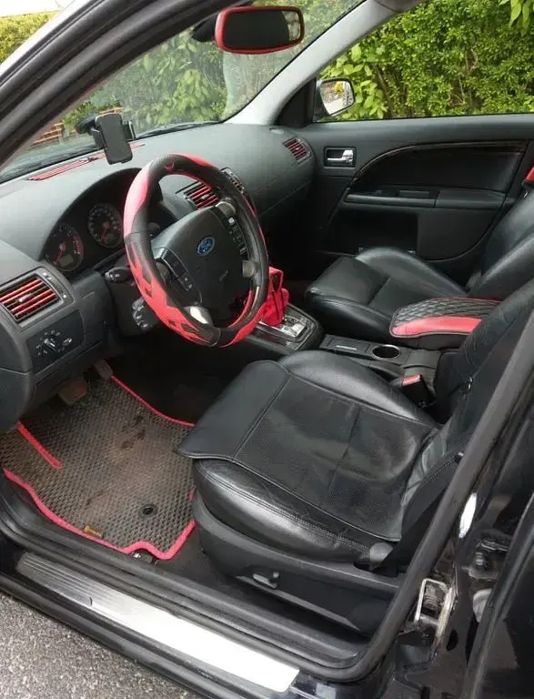 Usado Ford Mondeo Ghia 170 CV (125 kW) 2004 Negro Berlina
