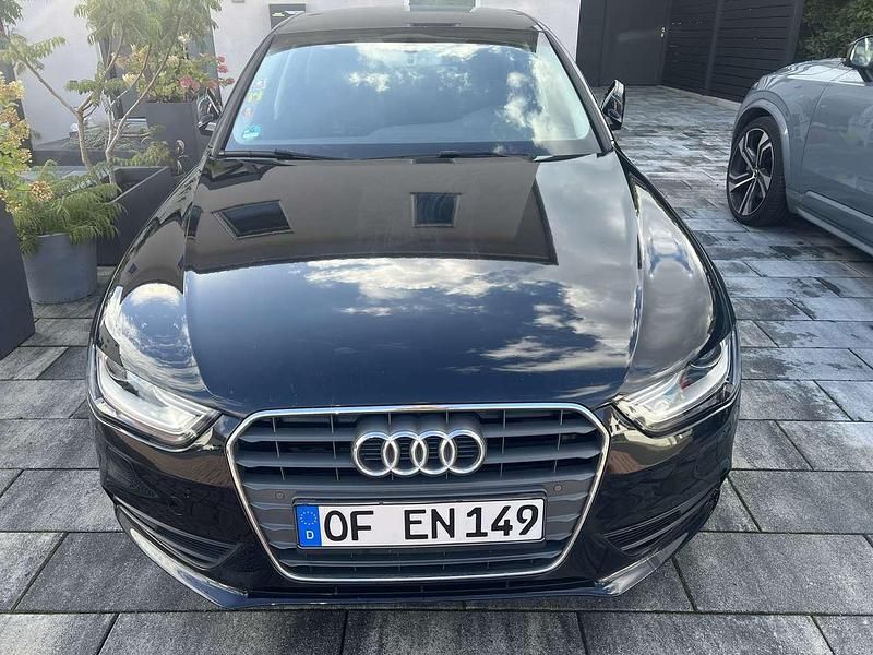 Schwarz Gebraucht 2012 Audi A4 Ambition Limousine | 13.500 € (Etwas zu teuer) - Bild 1/4
