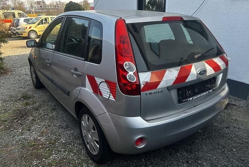 Gebraucht Ford Fiesta 60 PS (44 kW) 2007 Silber Kleinwagen