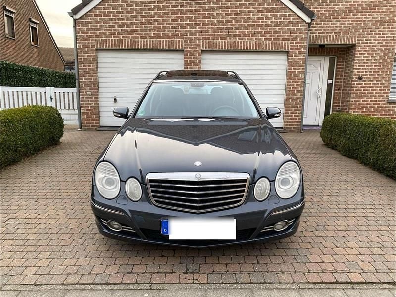 Gebraucht Mercedes E320 Avantgarde 224 PS (164 kW) 2009 Grau Kombi