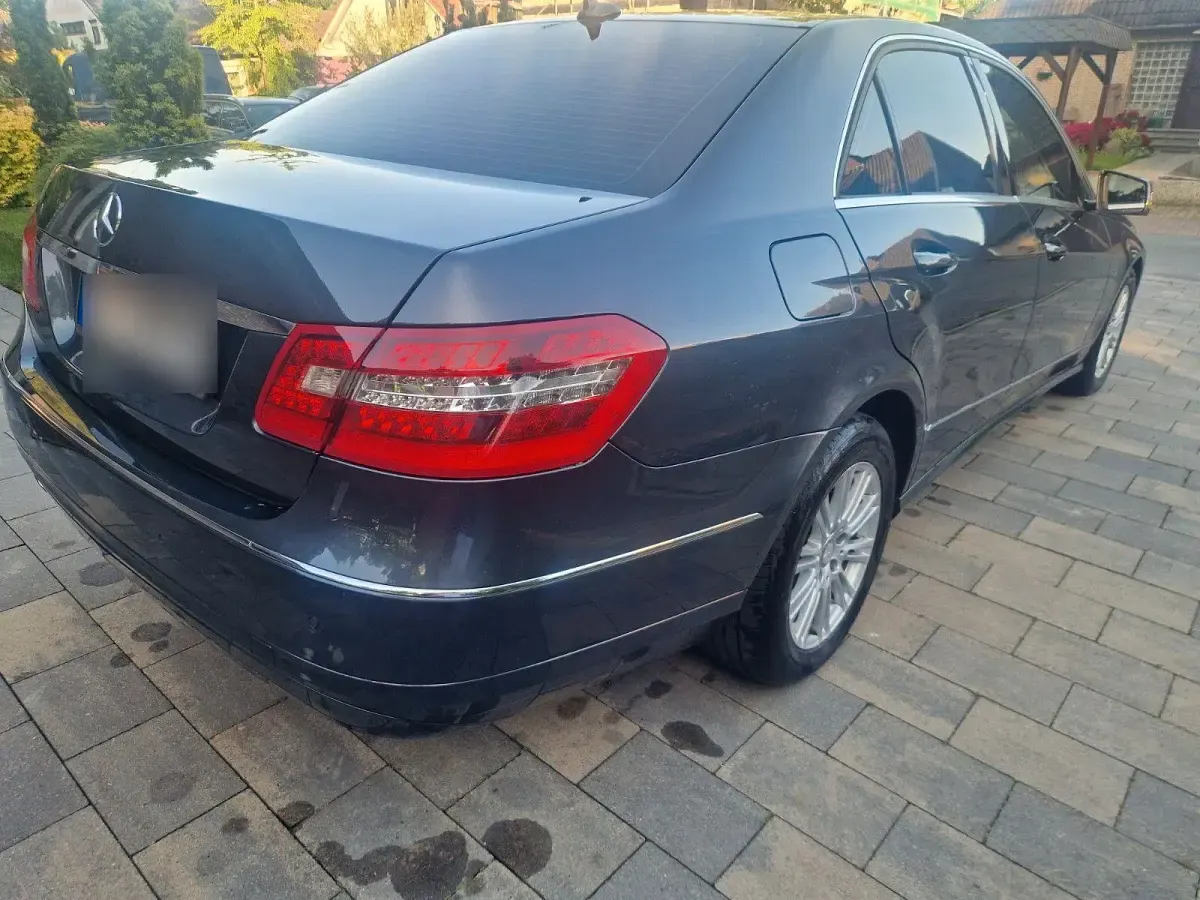 Gebraucht Mercedes E200 Elegance 184 PS (135 kW) 2011 Grau Limousine