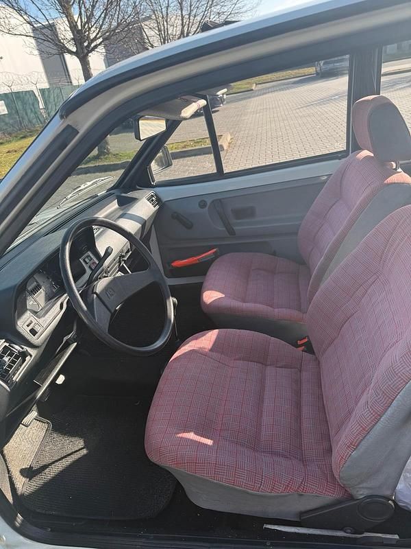 Gebraucht VW Polo 54 PS (39 kW) 1987 Weiß Coupé