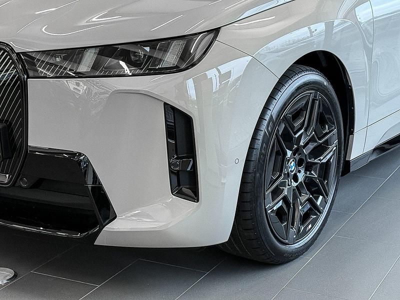 Neu BMW iX M Sport 300 kW (408 PS) 2025 Dune grey SUV