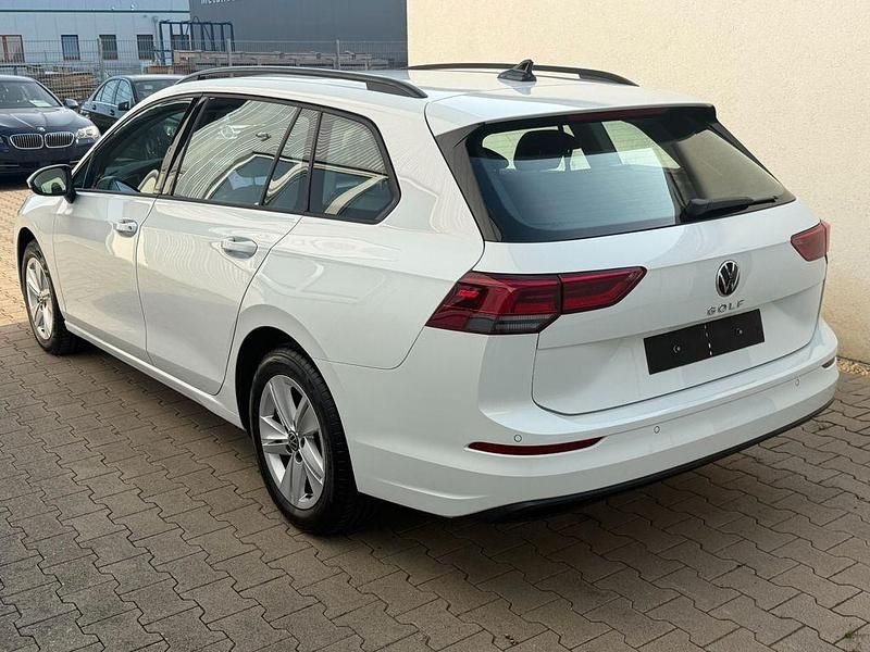 Gebraucht VW Golf VIII Life 116 PS (85 kW) 2024 Weiß Kombi