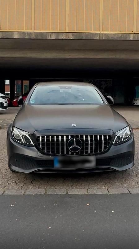 Gebraucht Mercedes E220 194 PS (142 kW) 2018 Silber Limousine