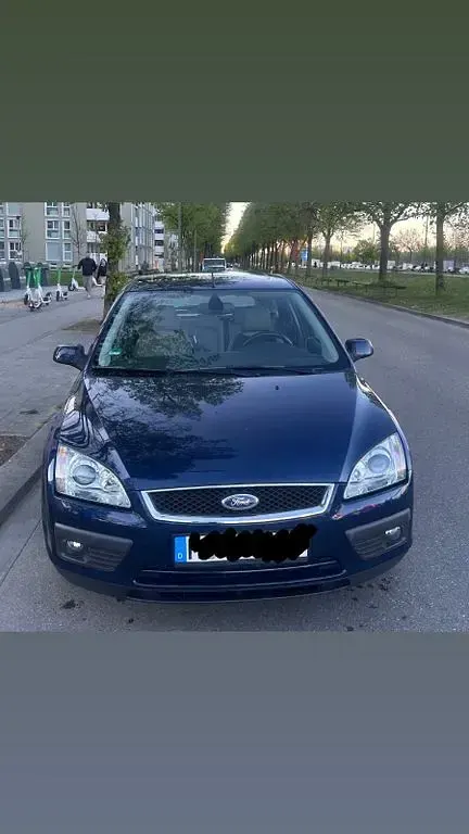 Używany Ford Focus Titanium 116 KM (85 kW) 2005 Niebieski Sedan/Limuzyna
