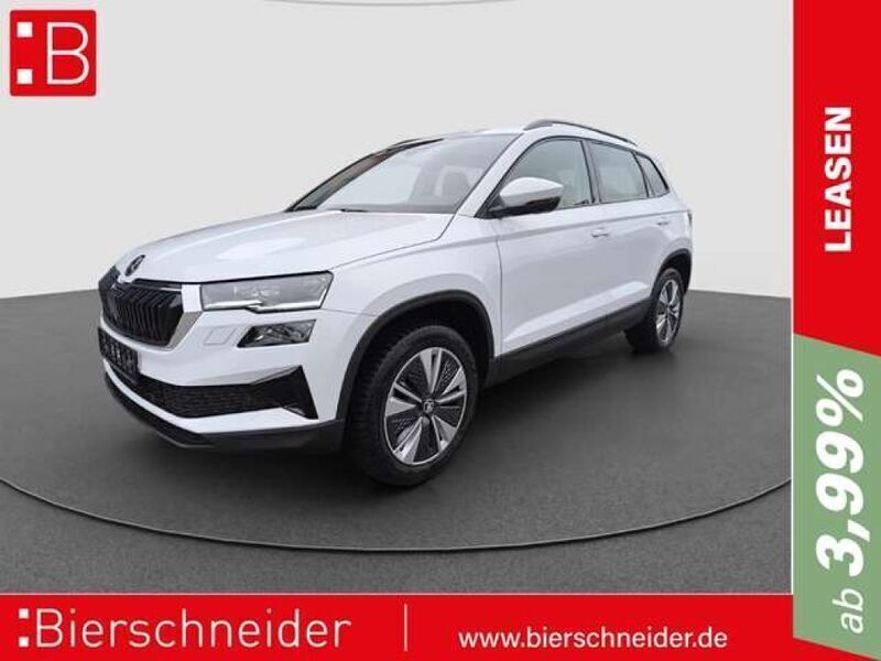 Moonweiss (metallic) Gebraucht 2024 Skoda Karoq Selection SUV | 25.990 € (Superpreis) - Bild 1/3