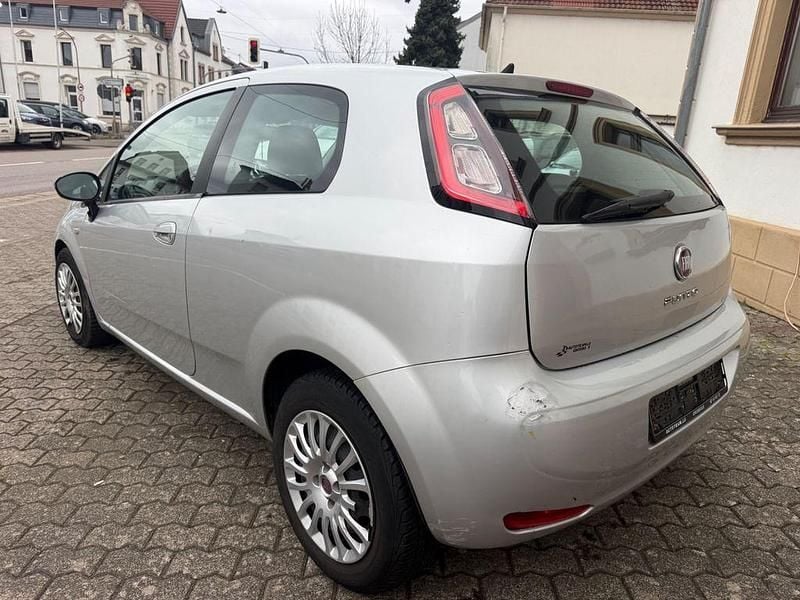Gebraucht Fiat Punto Easy 69 PS (50 kW) 2013 Grau Kleinwagen