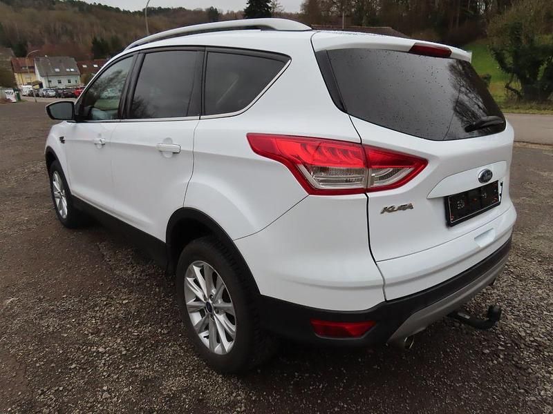 Gebraucht Ford Kuga Titanium 150 PS (110 kW) 2016 Weiß SUV