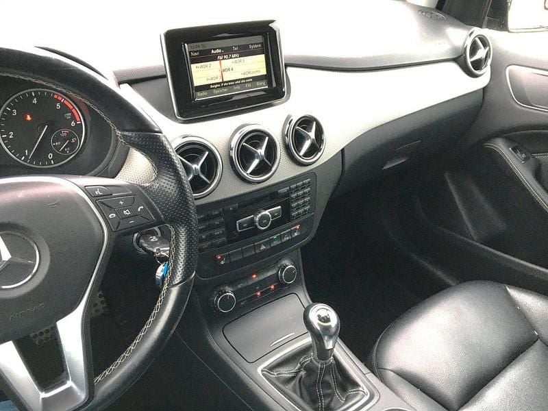 Gebraucht Mercedes B180 109 PS (80 kW) 2013 Schwarz Van / Kleinbus