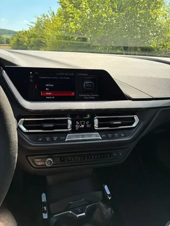 Gebraucht BMW 118 Sport Line 140 PS (102 kW) 2020 Blau Limousine
