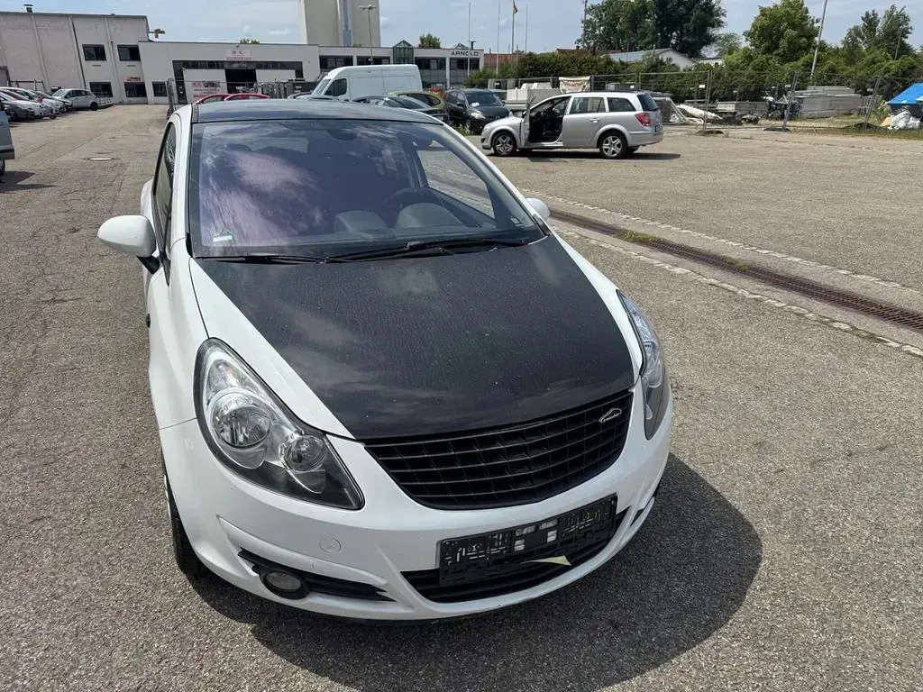 Gebraucht Opel Corsa Color Edition 101 PS (74 kW) 2010 Kleinwagen