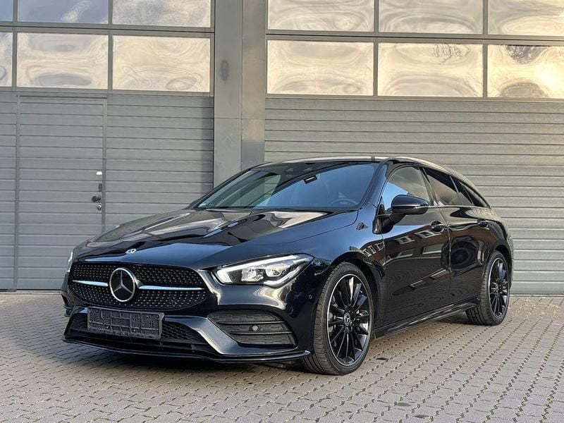 Schwarz Gebraucht 2022 Mercedes CLA220 Shooting Brake AMG Kombi | 32.980 € (Fairer Preis) - Bild 1/4