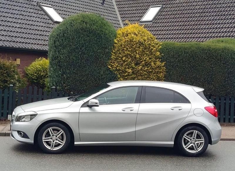 Gebraucht Mercedes A180 109 PS (80 kW) 2014 Silber Limousine