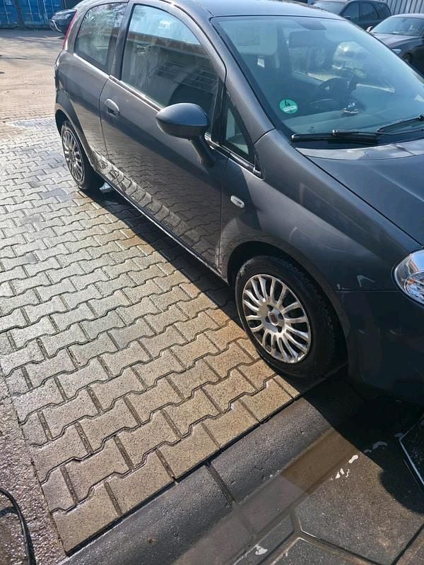 Gebraucht Fiat Punto 70 PS (51 kW) 2009 Grau Kleinwagen
