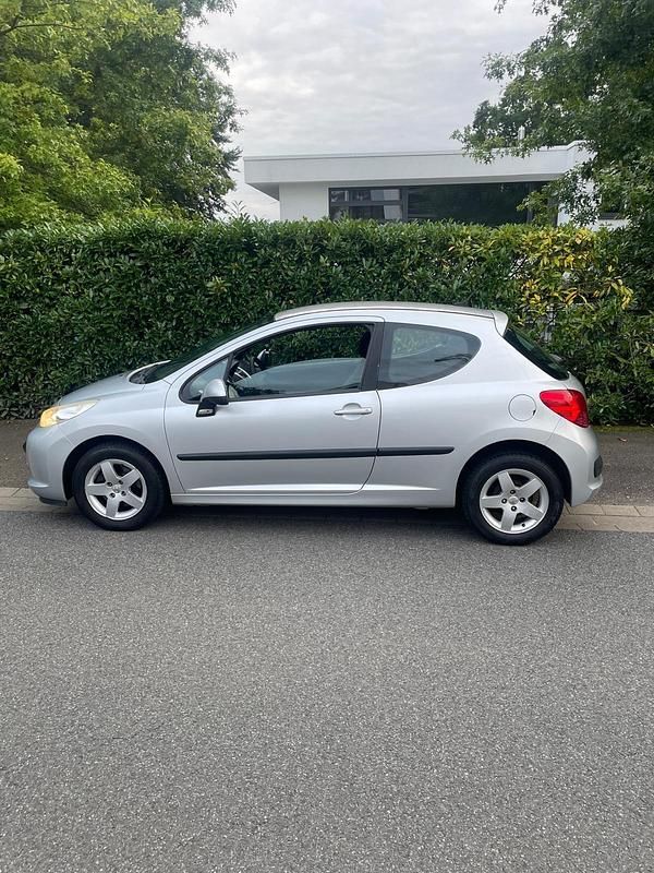 Andere farben Gebraucht 2010 Peugeot 207 Kleinwagen | 1.900 € (Fairer Preis) - Bild 1/4