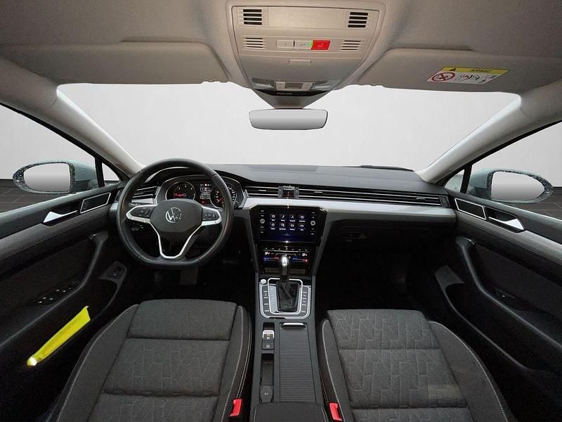 Gebraucht VW Passat Business 150 PS (110 kW) 2023 Grau Kombi