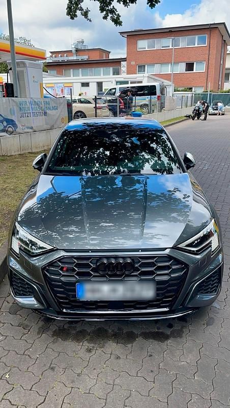 Grau Gebraucht 2024 Audi S3 Ambiente Limousine | 42.543 € (Fairer Preis) - Bild 1/4