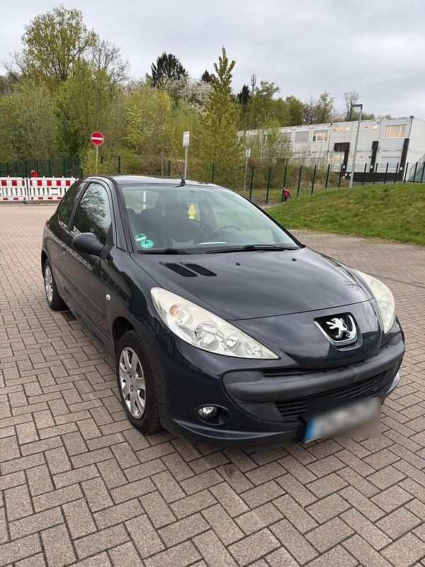 Schwarz Gebraucht 2011 Peugeot 206+ Kleinwagen | 2.350 € (Fairer Preis) - Bild 1/4