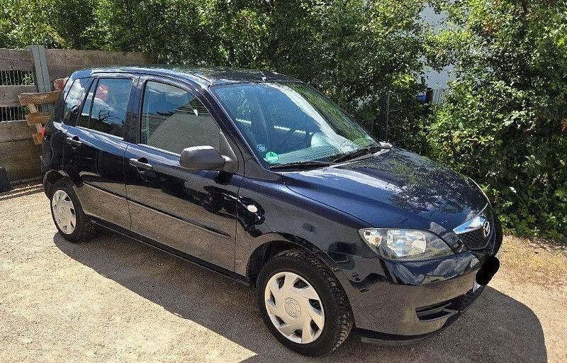 Blau Gebraucht 2004 Mazda 2 Comfort Limousine | 3.300 € (Teuer) - Bild 1/4