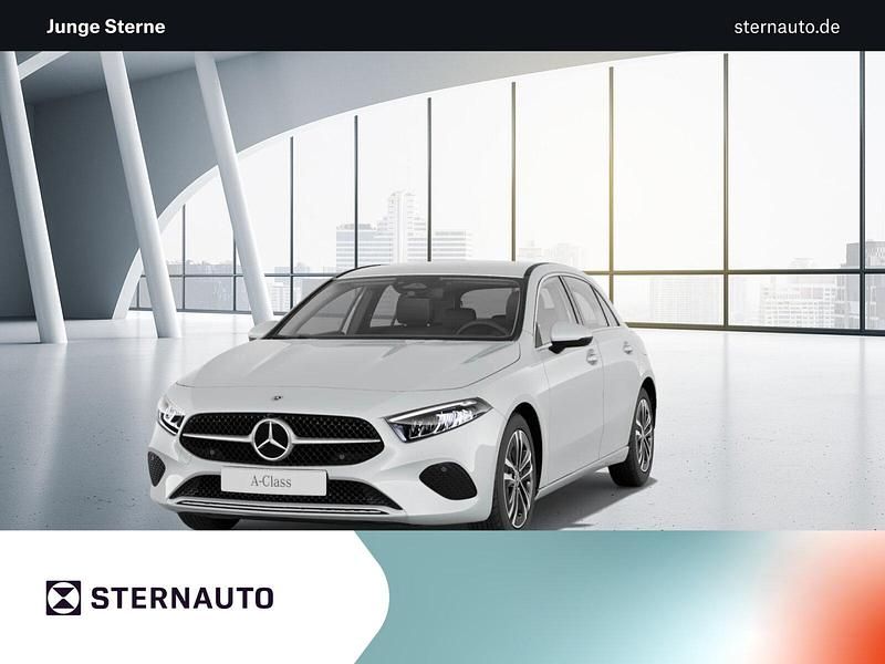 Weiß Gebraucht 2023 Mercedes A180 Limousine | 23.919 € (Superpreis) - Bild 1/4