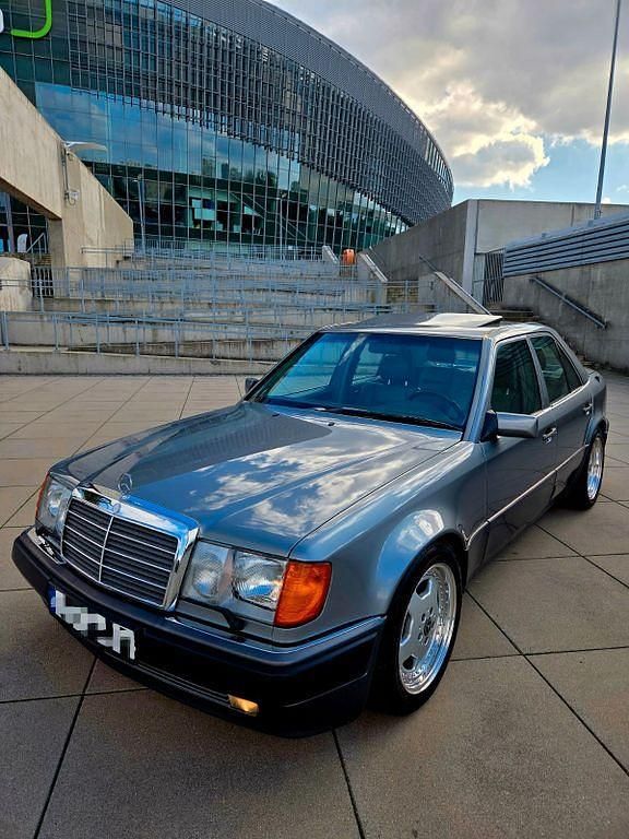 Gebraucht Mercedes E500 326 PS (239 kW) 1991 Grau Limousine