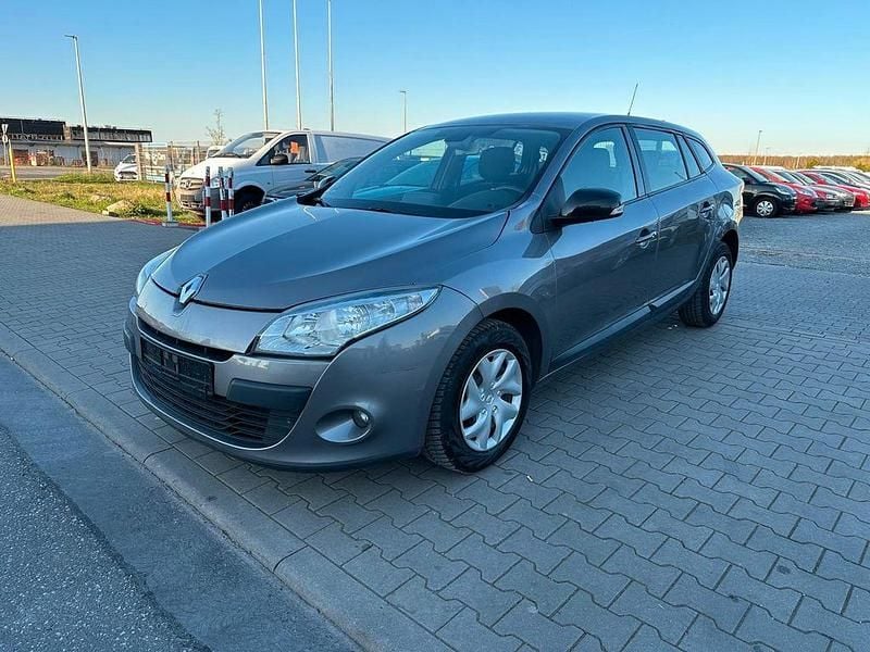 Grau Gebraucht 2012 Renault Mégane III Dynamique Limousine | 2.799 € (Superpreis) - Bild 1/4