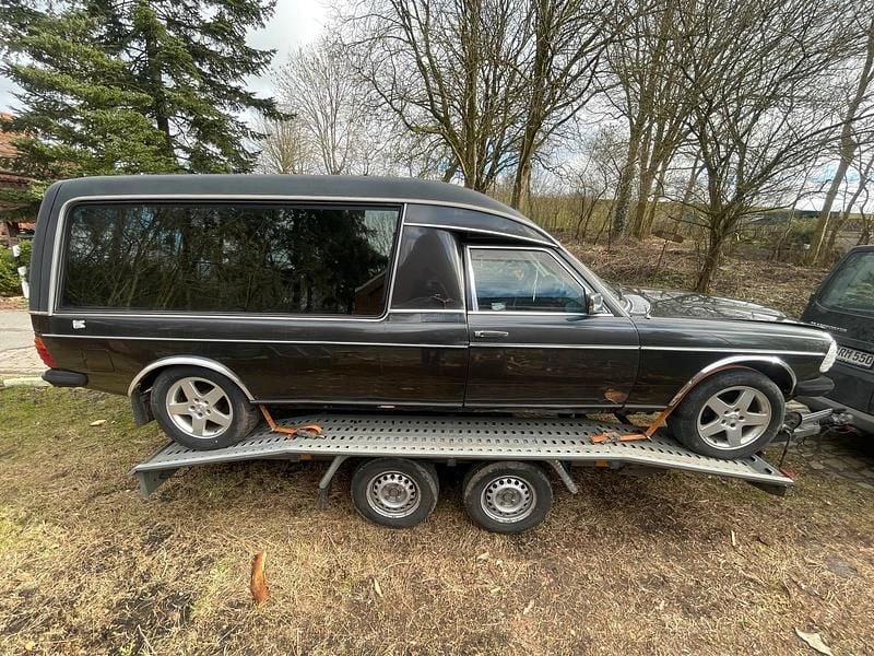 Schwarz Gebraucht 1984 Mercedes 250 Kombi | 1.899 € - Bild 1/4
