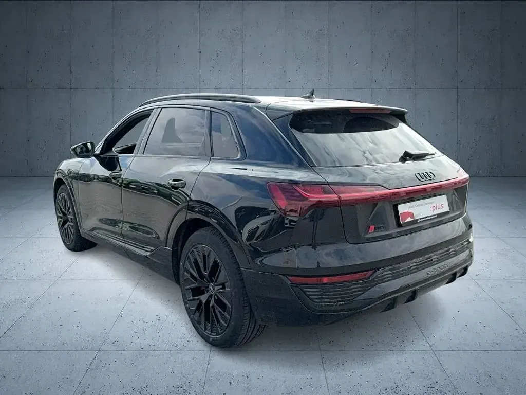 Second-hand Audi Q8 e-tron S-Line 250 kW (340 CP) 2023 Negru SUV