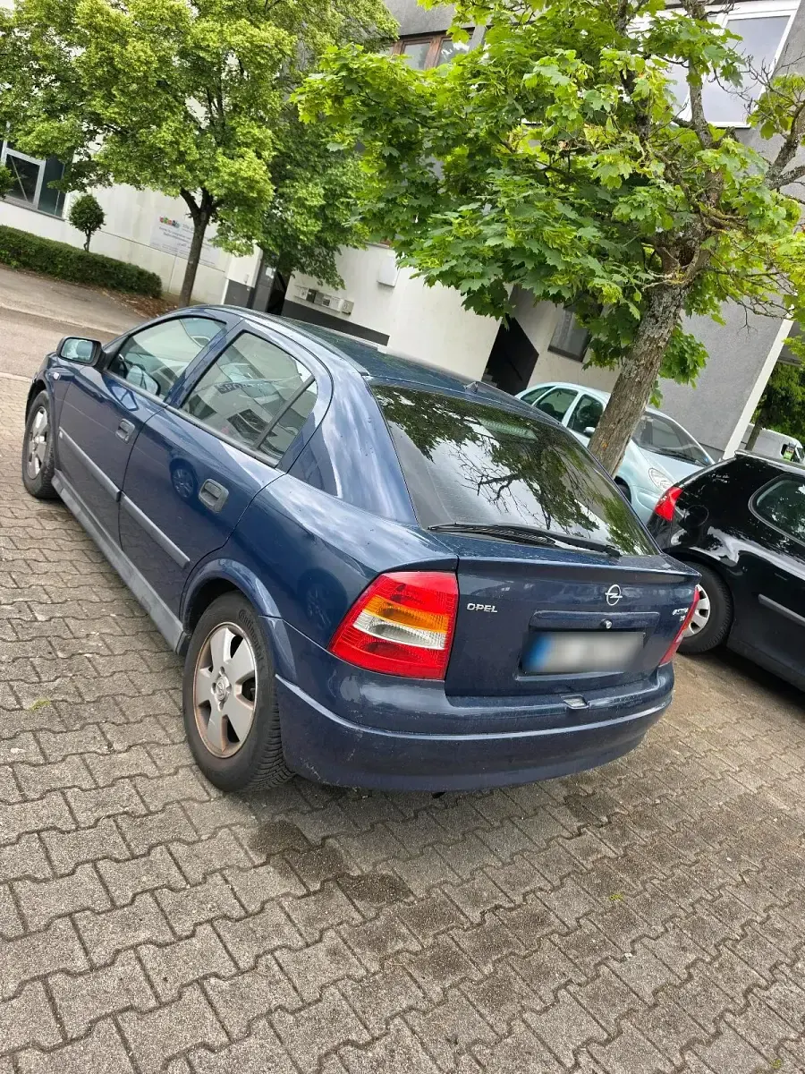 Gebraucht Opel Astra 101 PS (74 kW) 2002 Blau Limousine