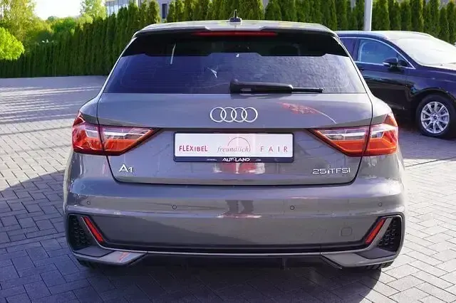 Gebraucht Audi A1 Comfort 2022 Grau SUV
