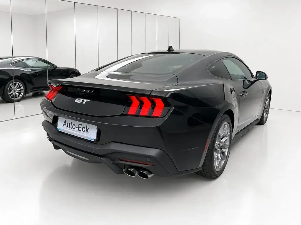 Neu Ford Mustang GT Fastback 446 PS (328 kW) 2025 Schwarz Coupé