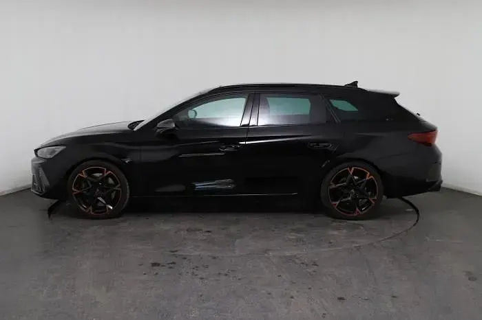 Gebraucht Cupra Leon 333 PS (244 kW) 2025 Schwarz, mitternachtsschwarz (0e) Kombi