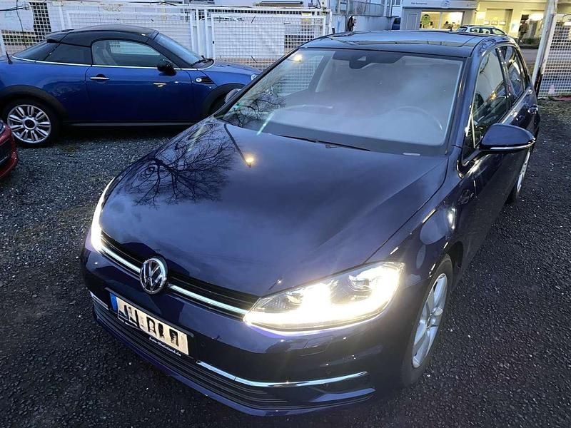 Atlantic blue metallic (metallic) Gebraucht 2018 VW Golf VII Join Kleinwagen | 14.900 € (Fairer Preis) - Bild 1/4