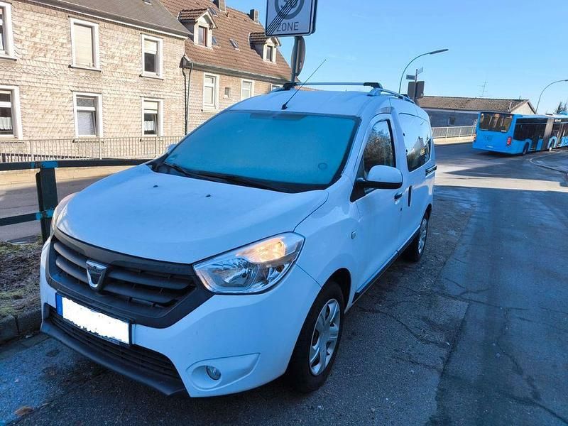 Weiß Gebraucht 2017 Dacia Dokker Lauréate Van / Kleinbus | 7.900 € (Guter Preis) - Bild 1/4