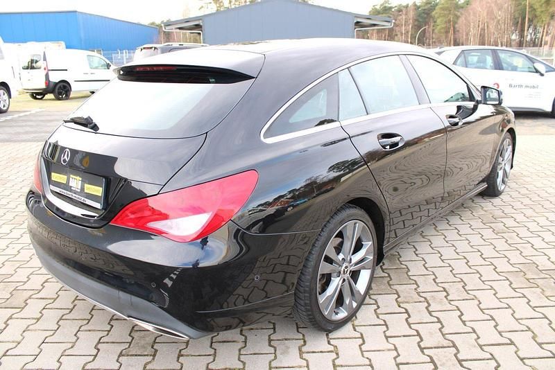 Gebraucht Mercedes CLA180 122 PS (89 kW) 2018 Schwarz Limousine