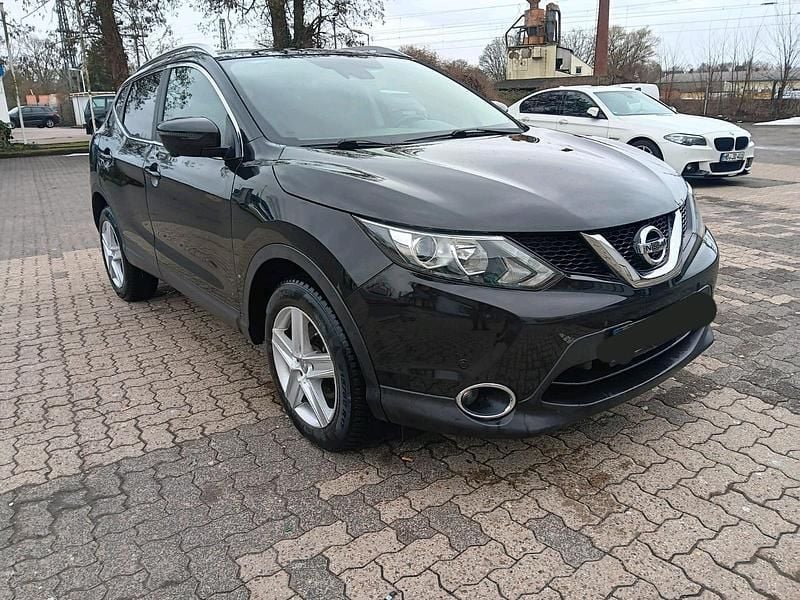 Gebraucht Nissan Qashqai 116 PS (85 kW) 2016 Schwarz SUV