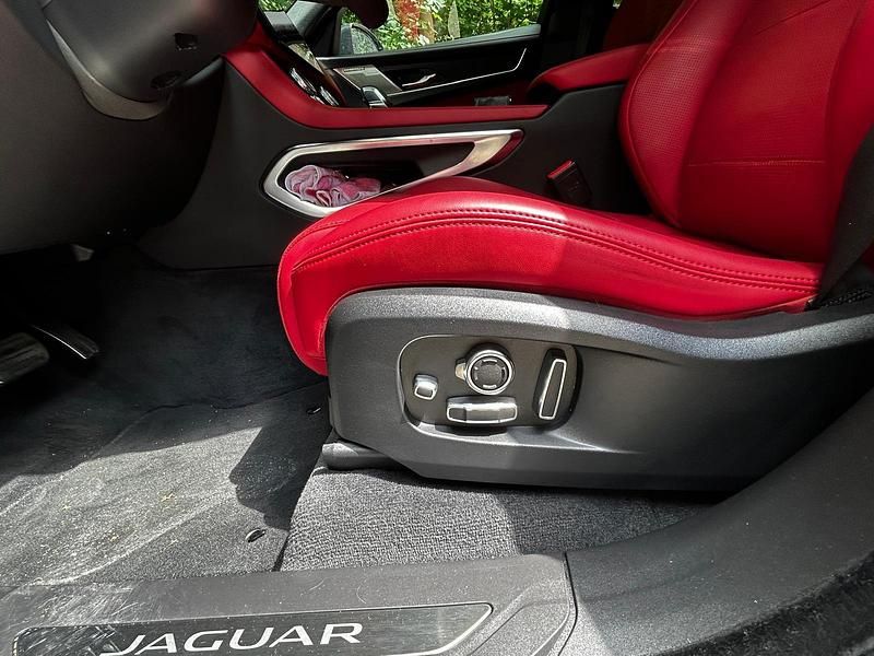 Gebraucht Jaguar F-Pace 250 PS (183 kW) 2023 Grau SUV